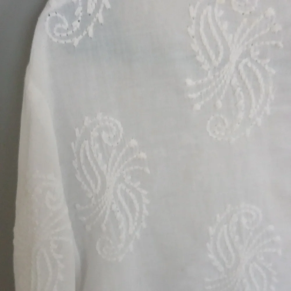 Alfred Dunner White Embroidered Women's Top sz 14P.     FL - Picture 3 of 4